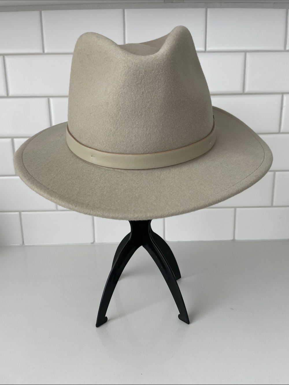 Brixton Cream Felt Fedora Hat with Leather Band • Large 7.5 - Picture 4 of 14